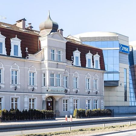 Hotel Diamond W Bialym Dworku Rumia Exterior photo