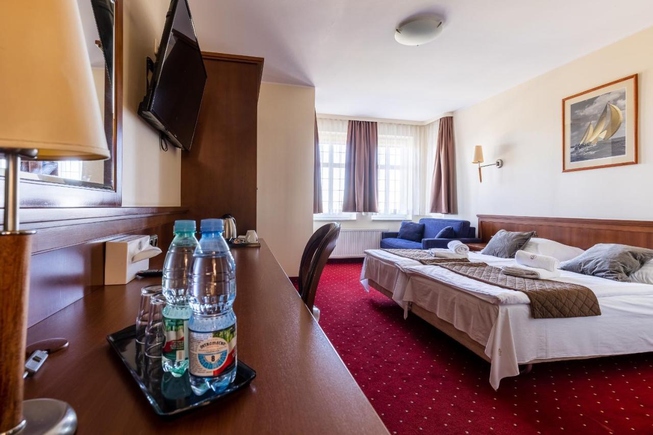 Hotel Diamond W Bialym Dworku Rumia Exterior photo