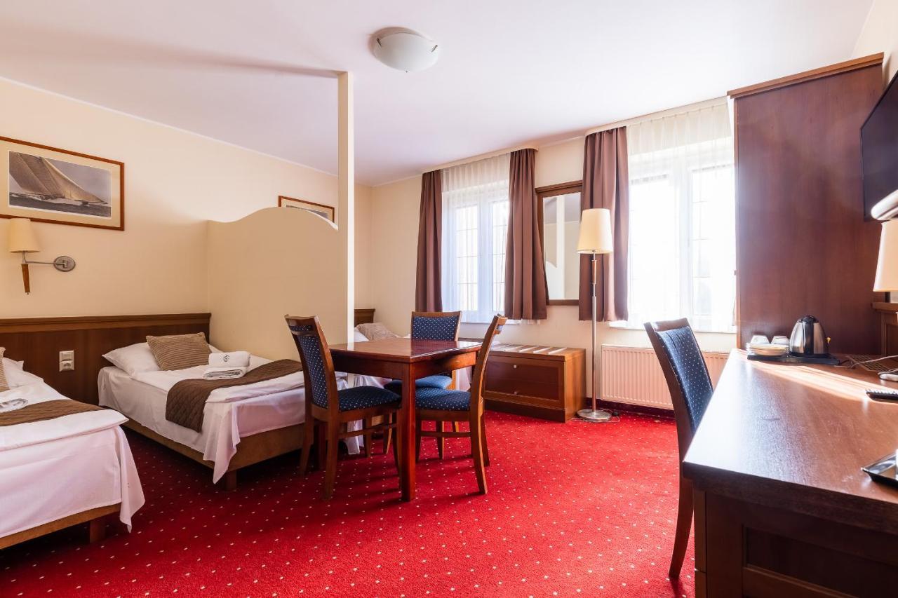 Hotel Diamond W Bialym Dworku Rumia Exterior photo