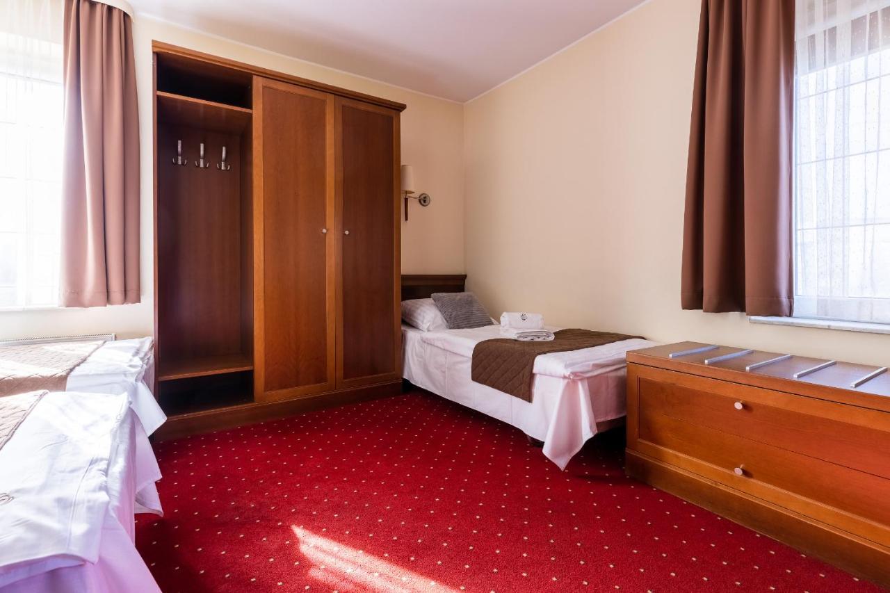 Hotel Diamond W Bialym Dworku Rumia Exterior photo