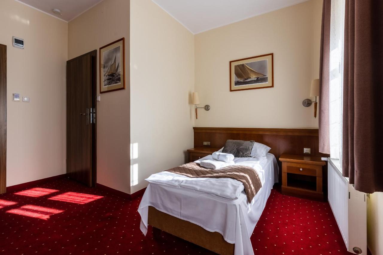 Hotel Diamond W Bialym Dworku Rumia Exterior photo